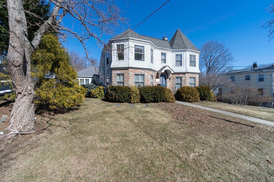 61 W Central St, Natick, MA à vendre - Photo de l’immeuble – Image 3 sur 15