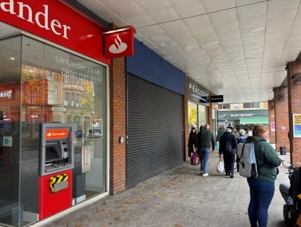 London Rd, Redhill à louer Photo de l’immeuble– Image 1 sur 2