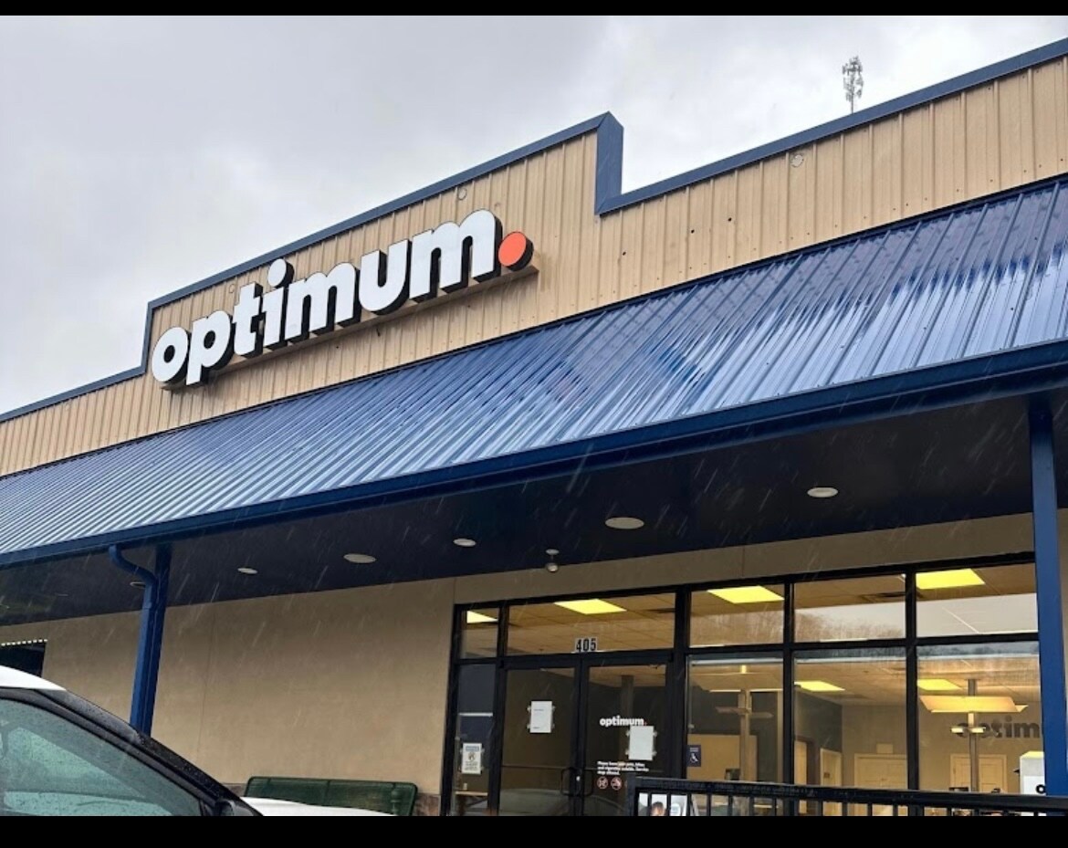 405 George Kostas Dr, Logan, WV à louer Photo de l’immeuble– Image 1 sur 5