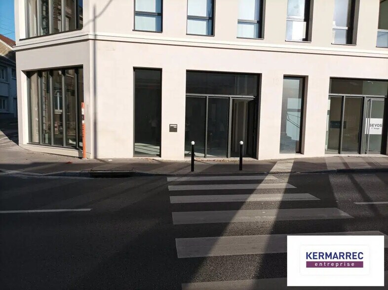 Local commercial dans Nantes à louer - Photo de l’immeuble – Image 1 sur 4