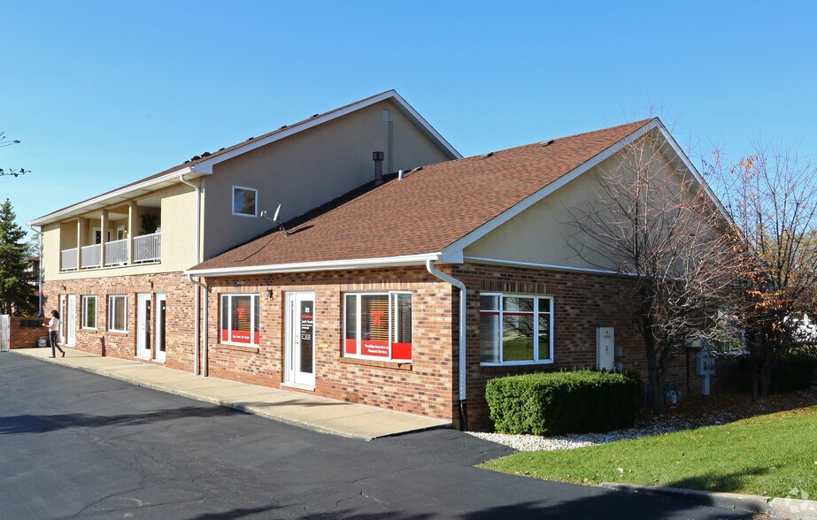 75 E Division St, Mundelein, IL à louer - Photo principale – Image 1 sur 16