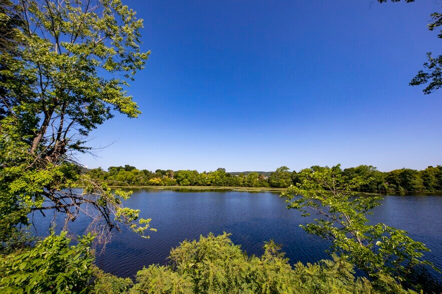 67 Crescent, Waltham, MA à vendre - Aérien – Image 1 sur 8