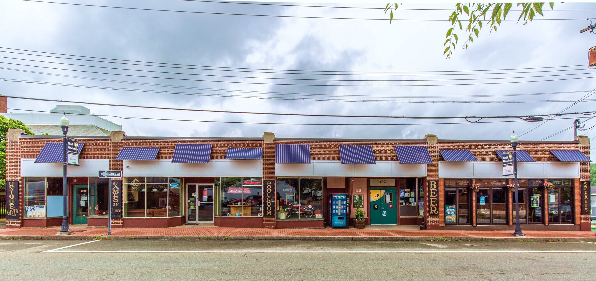 2020-2026 Smith St, North Providence, RI à vendre Photo principale– Image 1 sur 11