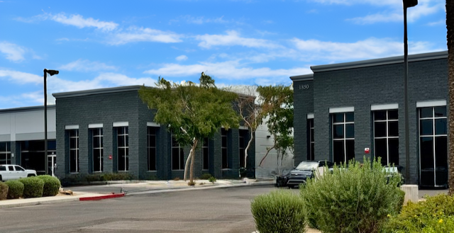 1830 N 95th Ave, Phoenix, AZ à louer - Photo de l’immeuble – Image 1 sur 4