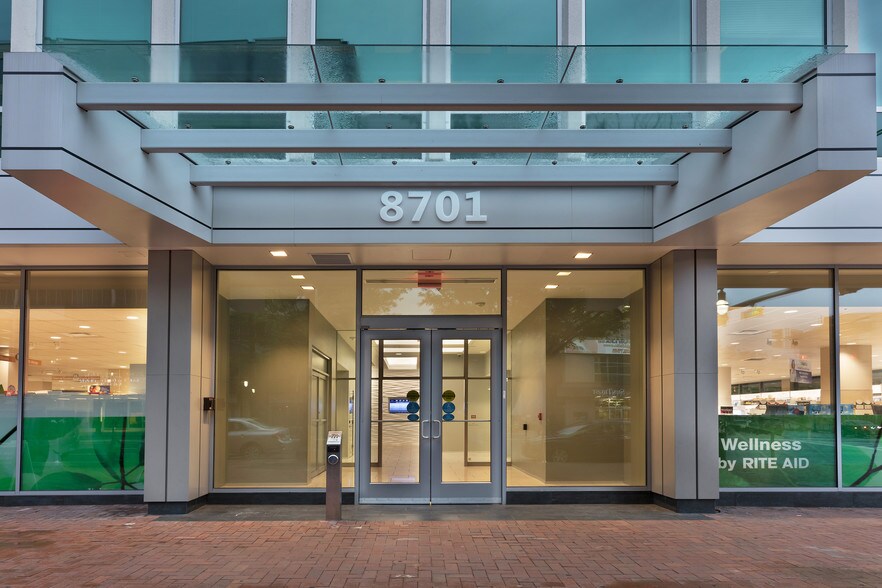 8701 Georgia Ave, Silver Spring, MD à louer - Photo de l’immeuble – Image 2 sur 6