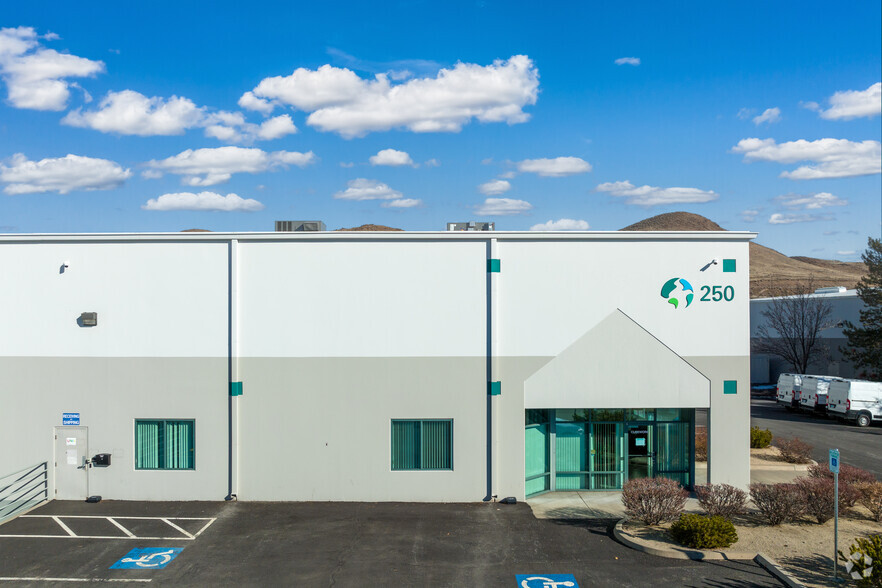250 Vista Blvd, Sparks, NV à louer - Photo de l’immeuble – Image 3 sur 37