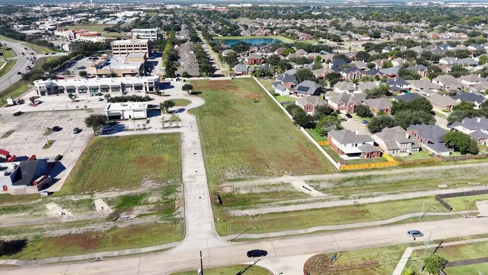 9121 Broadway St, Pearland, TX à louer - Vidéo sur l’annonce professionnelle – Image 2 sur 9