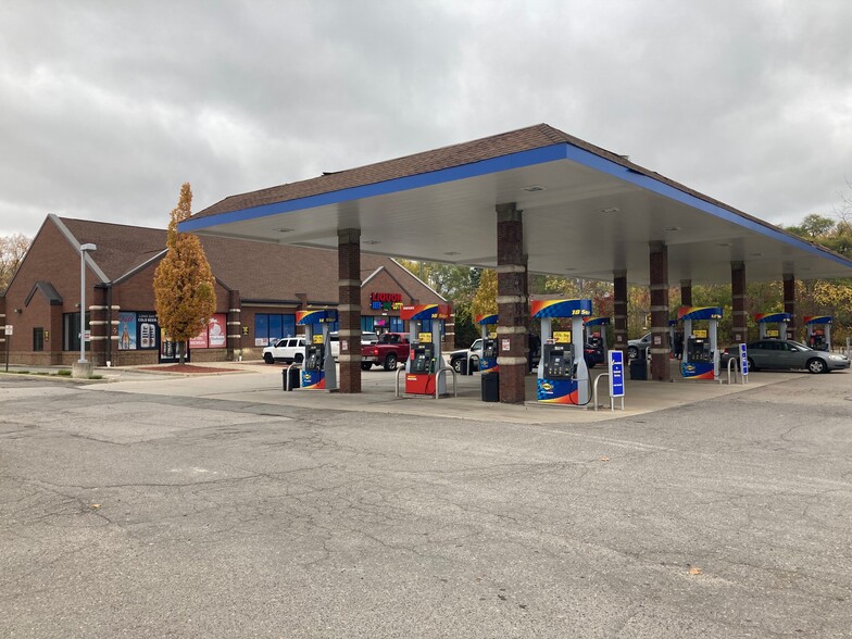 40200 Michigan Ave, Canton, MI à louer - Photo de l’immeuble – Image 1 sur 17