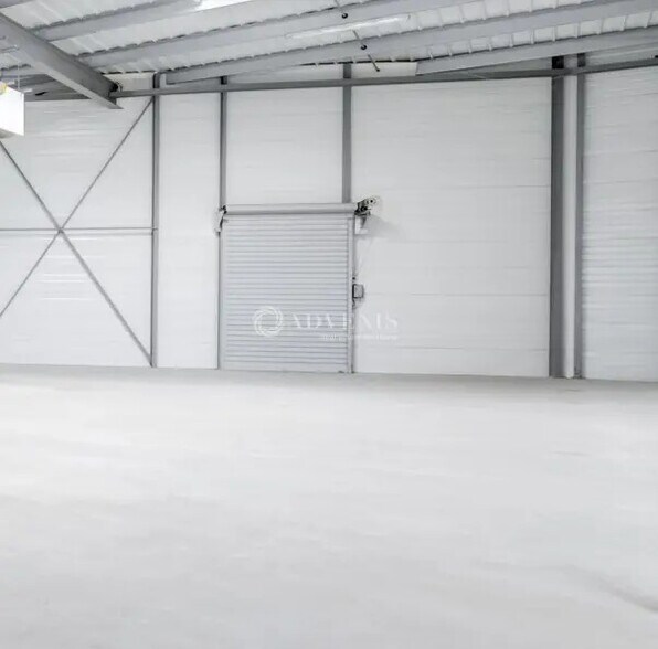 Local d'activités dans Sussargues à vendre - Photo de l’immeuble – Image 2 sur 6