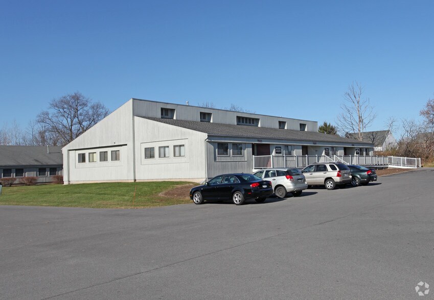 7521-7523 Morgan Rd, Bayberry, NY à louer - Photo principale – Image 1 sur 6