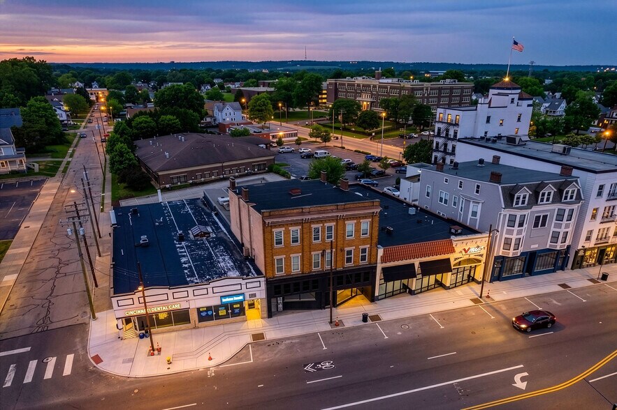 4539 Montgomery Rd, Cincinnati, OH à louer - Photo de l’immeuble – Image 2 sur 22