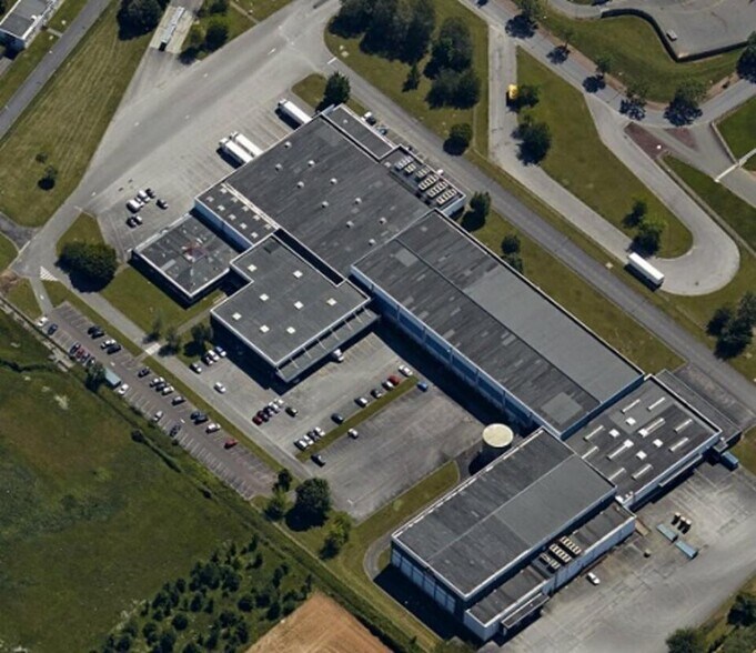 Industriel/Logistique dans Alençon à vendre - Photo de l’immeuble – Image 1 sur 2