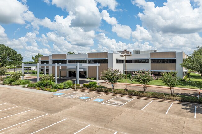 Plus de détails pour 2100 Regional Medical Dr, Wharton, TX - Bureau à vendre
