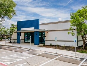 707 Landa St, New Braunfels, TX à louer Photo de l’immeuble– Image 1 sur 10