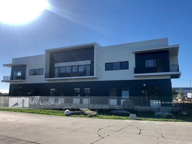 Plus de détails pour Local d’activités à vendre