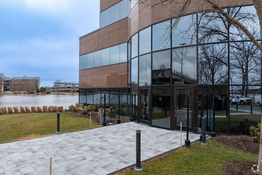 301 Edgewater Dr, Wakefield, MA à louer - Photo de l’immeuble – Image 3 sur 4