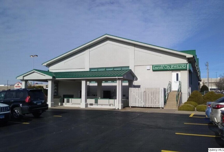 3236 Broadway St, Quincy, IL à louer - Photo de l’immeuble – Image 3 sur 4