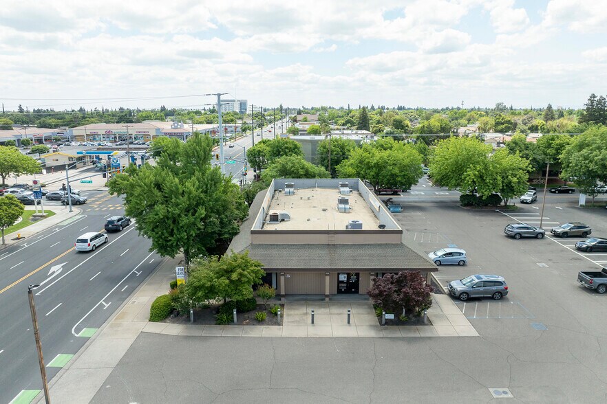 2605 Coffee Rd, Modesto, CA à louer - Photo de l’immeuble – Image 3 sur 7