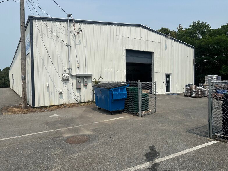 48 Warehouse Rd, Hyannis, MA à louer - Photo de l’immeuble – Image 1 sur 3