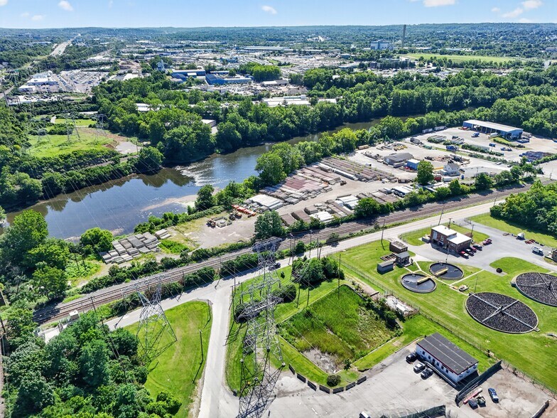358 River Rd, Bridgeport, PA à louer - Photo principale – Image 1 sur 13