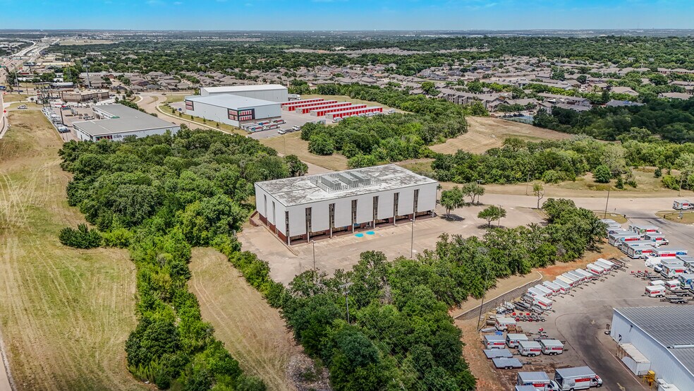 6900 Anderson Blvd, Fort Worth, TX à louer - Photo de l’immeuble – Image 2 sur 13