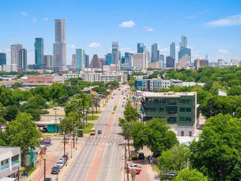 2422 E 7th St, Austin, TX à louer - Photo de l’immeuble – Image 2 sur 6
