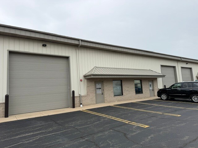 906 Geneva St, Shorewood, IL à louer - Photo de l’immeuble – Image 3 sur 16