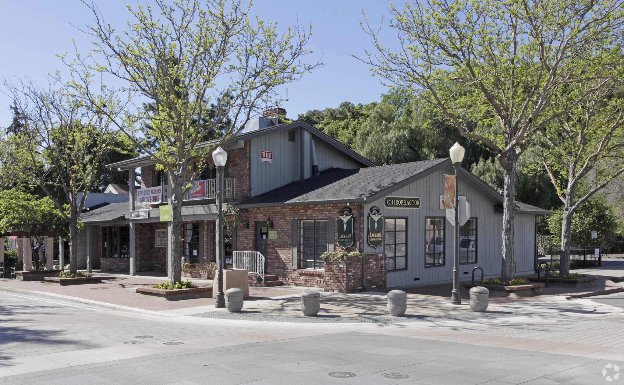 17295 Monterey St, Morgan Hill, CA à louer Photo principale– Image 1 sur 7