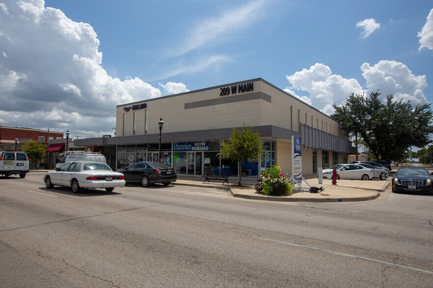 209 W Main St, Grand Prairie, TX à vendre - Photo de l’immeuble – Image 3 sur 6