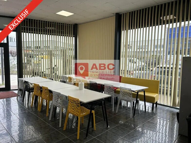 Local d’activités dans Mauguio à louer - Photo de l’immeuble – Image 3 sur 4