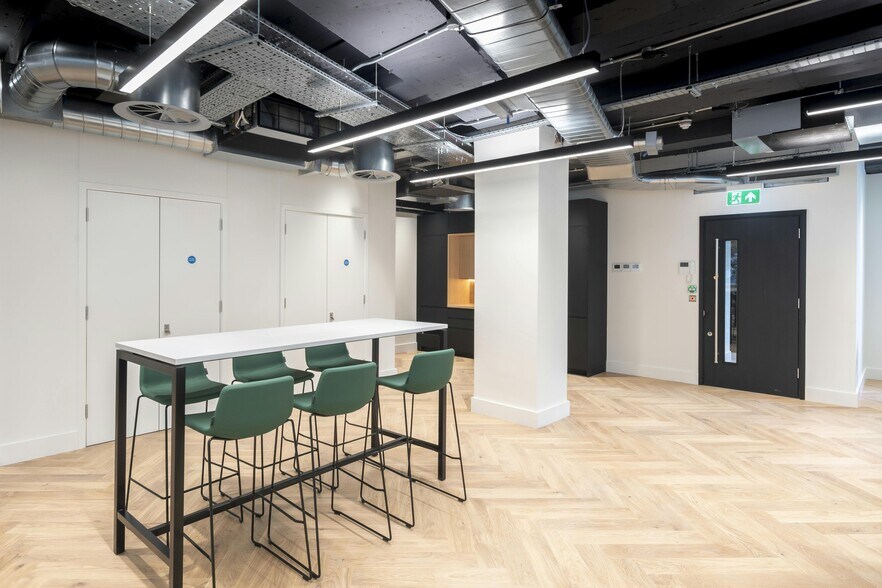 78 New Oxford St, Londres à louer - Photo de l’immeuble – Image 3 sur 27