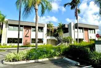 1021 Ives Dairy Rd, Miami, FL à louer Photo de l’immeuble– Image 1 sur 14