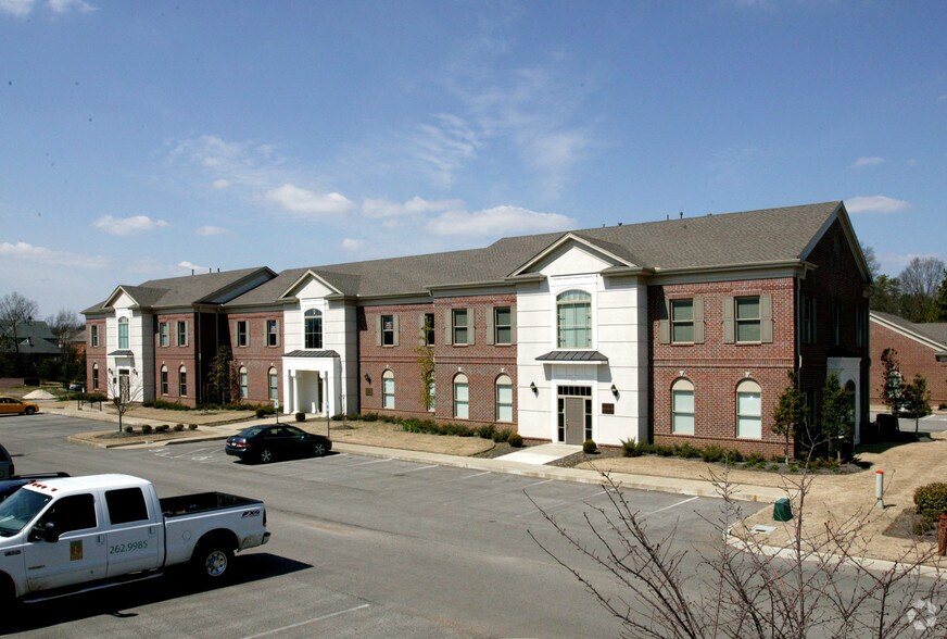 9050-9064 Corporate Gardens Dr, Germantown, TN à louer - Photo de l’immeuble – Image 2 sur 46