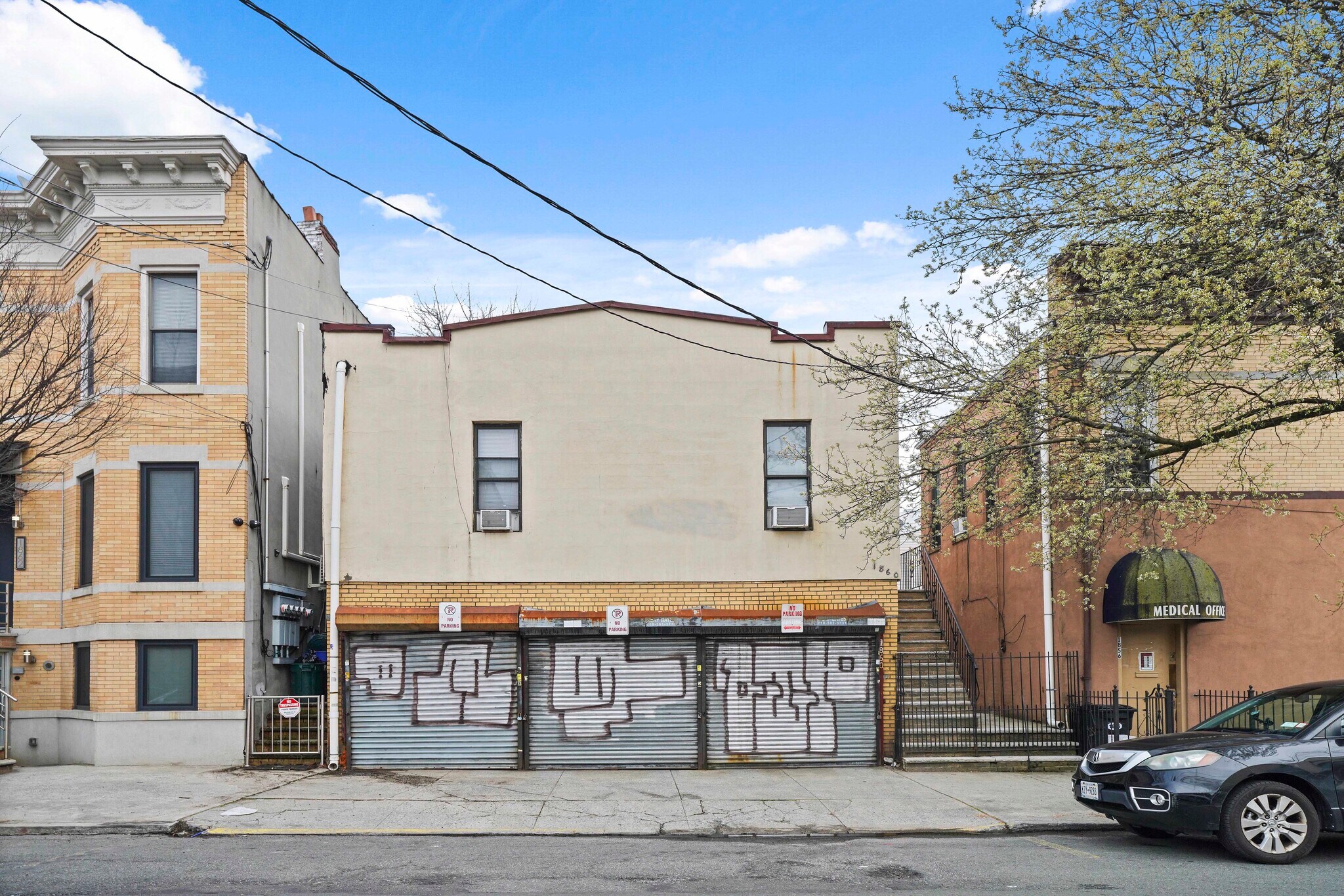 351 Onderdonk Ave, Flushing, NY à vendre Photo principale– Image 1 sur 7