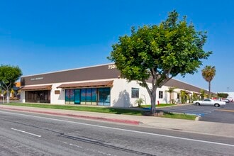 7611 Slater Ave, Huntington Beach, CA à louer Photo intérieure– Image 2 sur 3