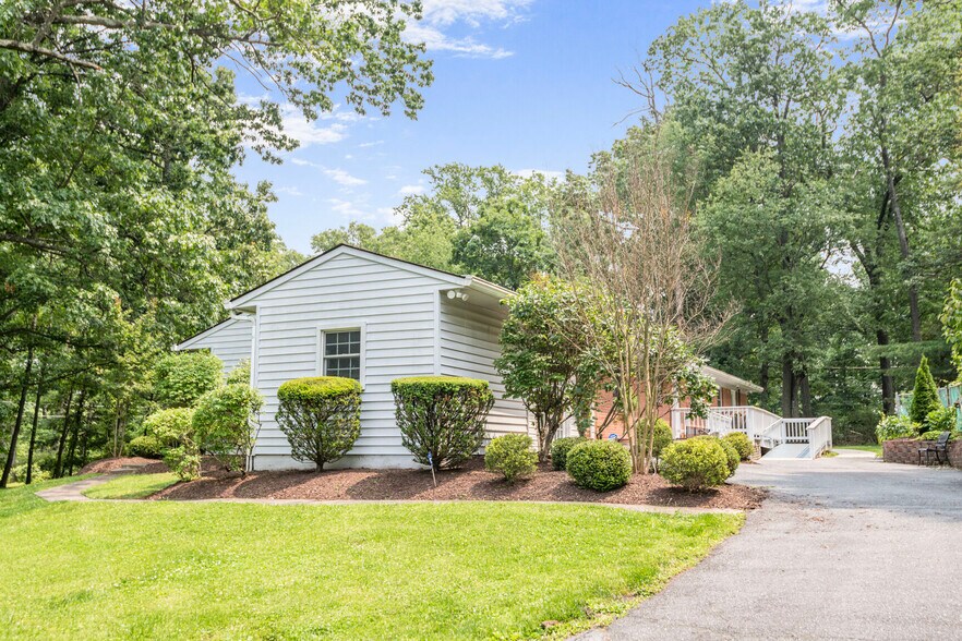 1701 Maydale Dr, Silver Spring, MD à vendre - Photo de l’immeuble – Image 2 sur 12