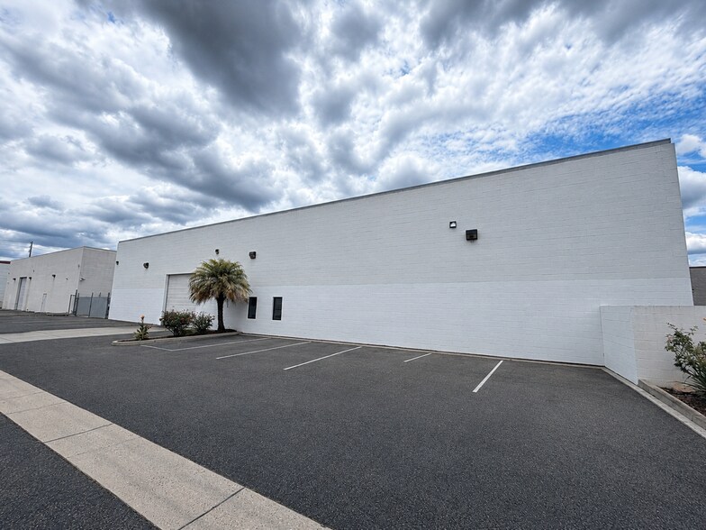 5450 Tech Cr, Moorpark, CA à louer - Photo de l’immeuble – Image 3 sur 11