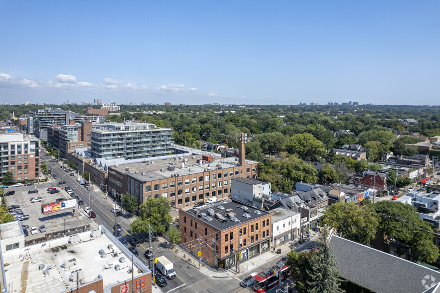 972-978 Queen St E, Toronto, ON à louer - Aérien – Image 3 sur 3