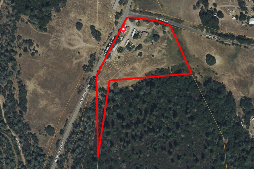 22115 Pleasant Valley Rd, North San Juan, CA à vendre - Photo de l’immeuble – Image 2 sur 17