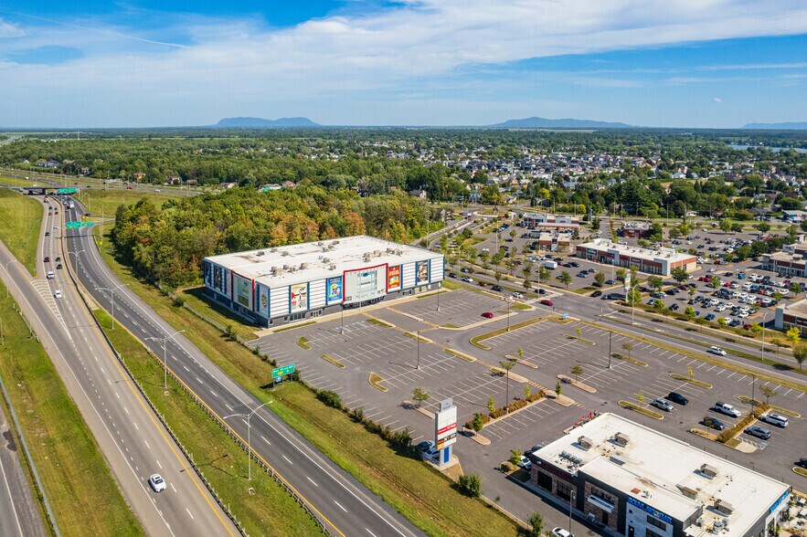 1280 Rue Douglas, Saint-jean-sur-richelieu, QC à louer - Aérien – Image 2 sur 10