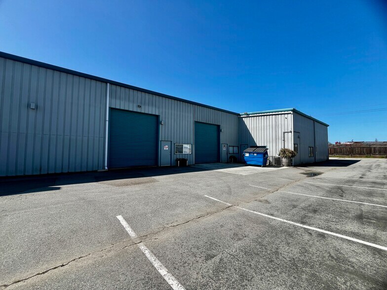 18 Hangar Way, Watsonville, CA à louer - Photo de l’immeuble – Image 2 sur 17