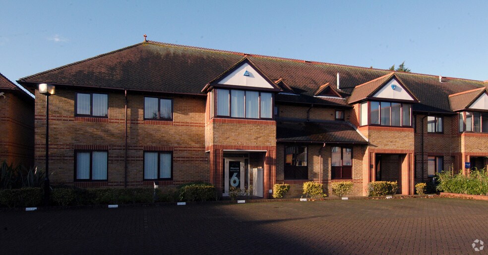 Armstrong Rd, Maidstone à vendre - Photo principale – Image 1 sur 4