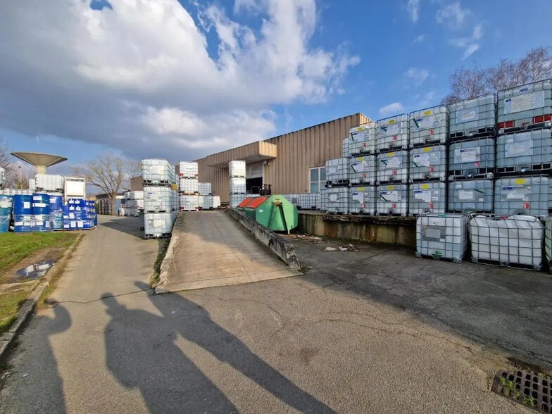 Industriel/Logistique dans Montigny-le-Bretonneux à vendre - Photo de l’immeuble – Image 1 sur 12