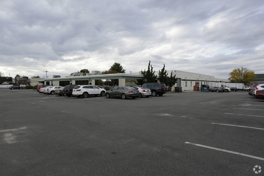 270-278 Duffy Ave, Hicksville, NY à louer - Photo de l’immeuble – Image 3 sur 4
