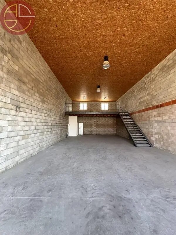 Industriel/Logistique dans Noé à louer Photo intérieure– Image 1 sur 6