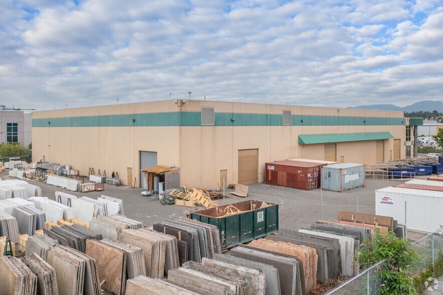 11500 Eburne Way, Richmond, BC à louer - Photo de l’immeuble – Image 3 sur 4