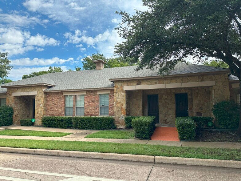 7625 Bellaire Dr S, Fort Worth, TX à louer - Photo de l’immeuble – Image 2 sur 11