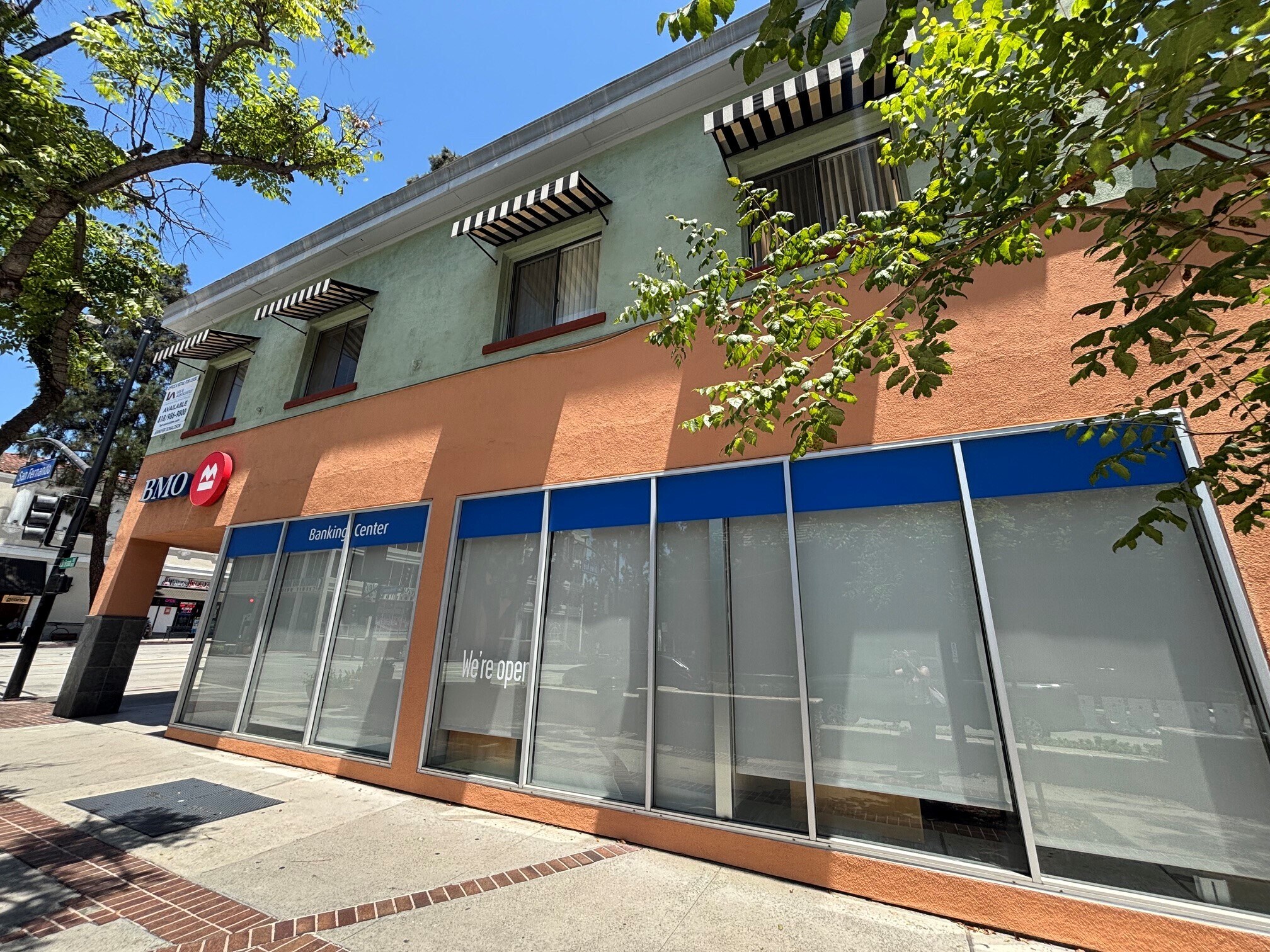 208-224 E Olive Ave, Burbank, CA à louer Photo de l’immeuble– Image 1 sur 4