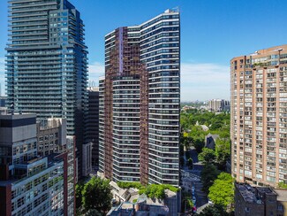 Plus de détails pour 987 Bay St, Toronto, ON - Local d'activités à louer