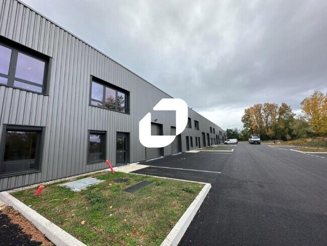 Plus de détails pour 225 Avenue Des Marronniers, Bourgoin-Jallieu - Local d'activités à louer